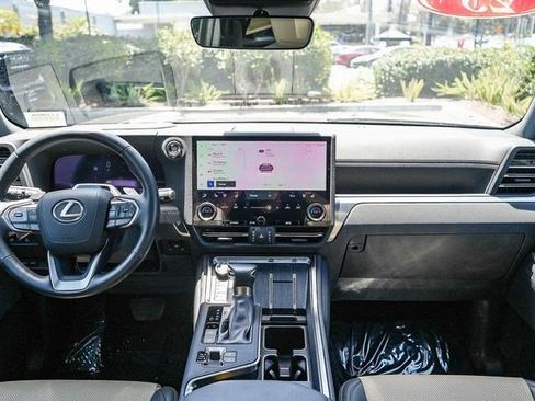 Used 2025 Lexus GX 550 AWD/4WD image 13