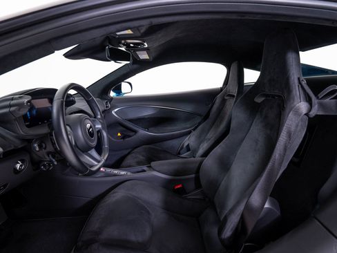 Used 2024 McLaren Artura RWD image 17
