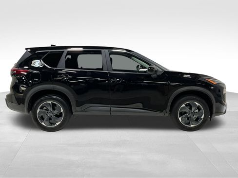 Used 2025 Nissan Rogue SV AWD/4WD image 3