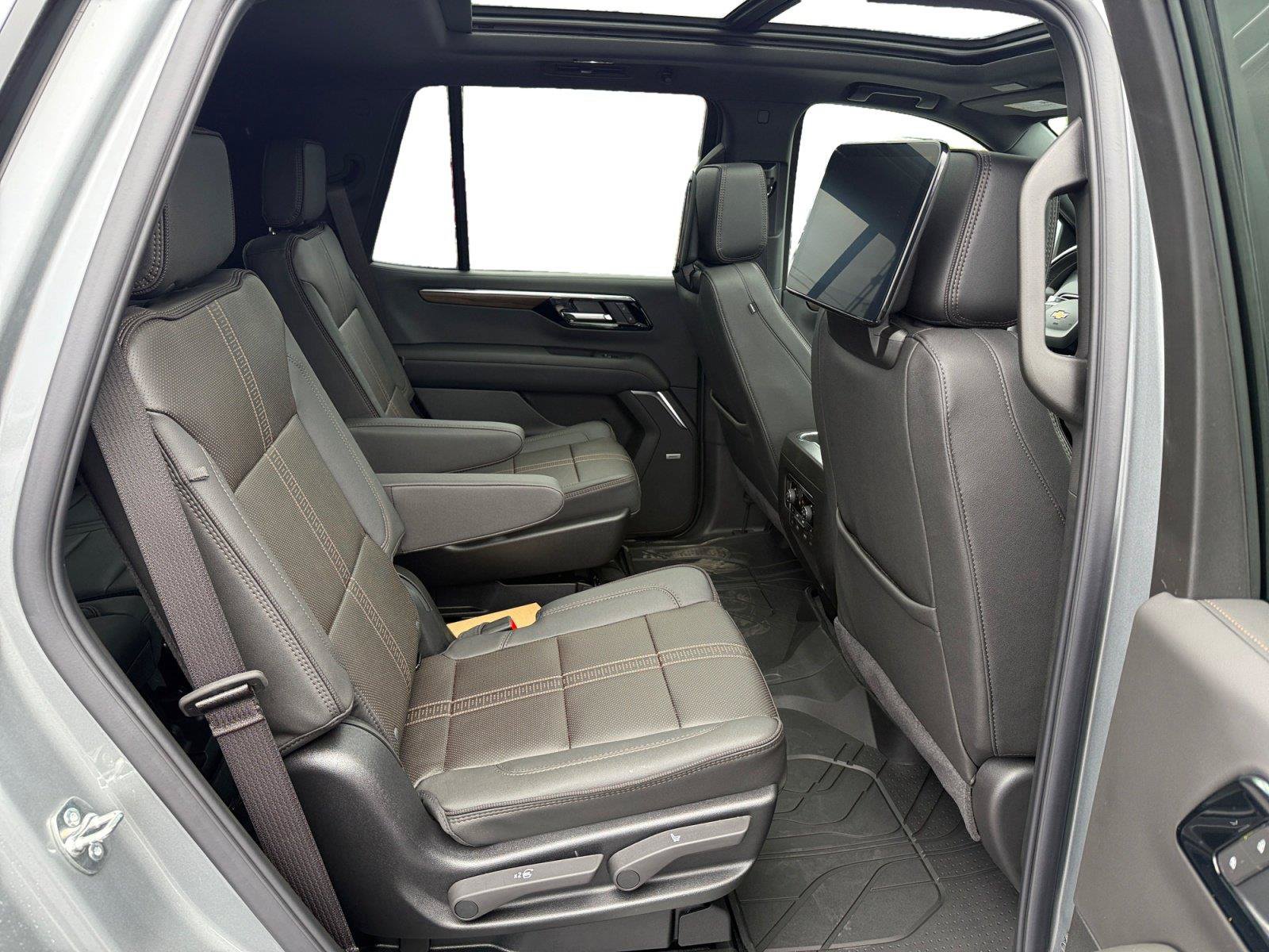 New 2026 Chevrolet Tahoe High Country AWD/4WD image 15
