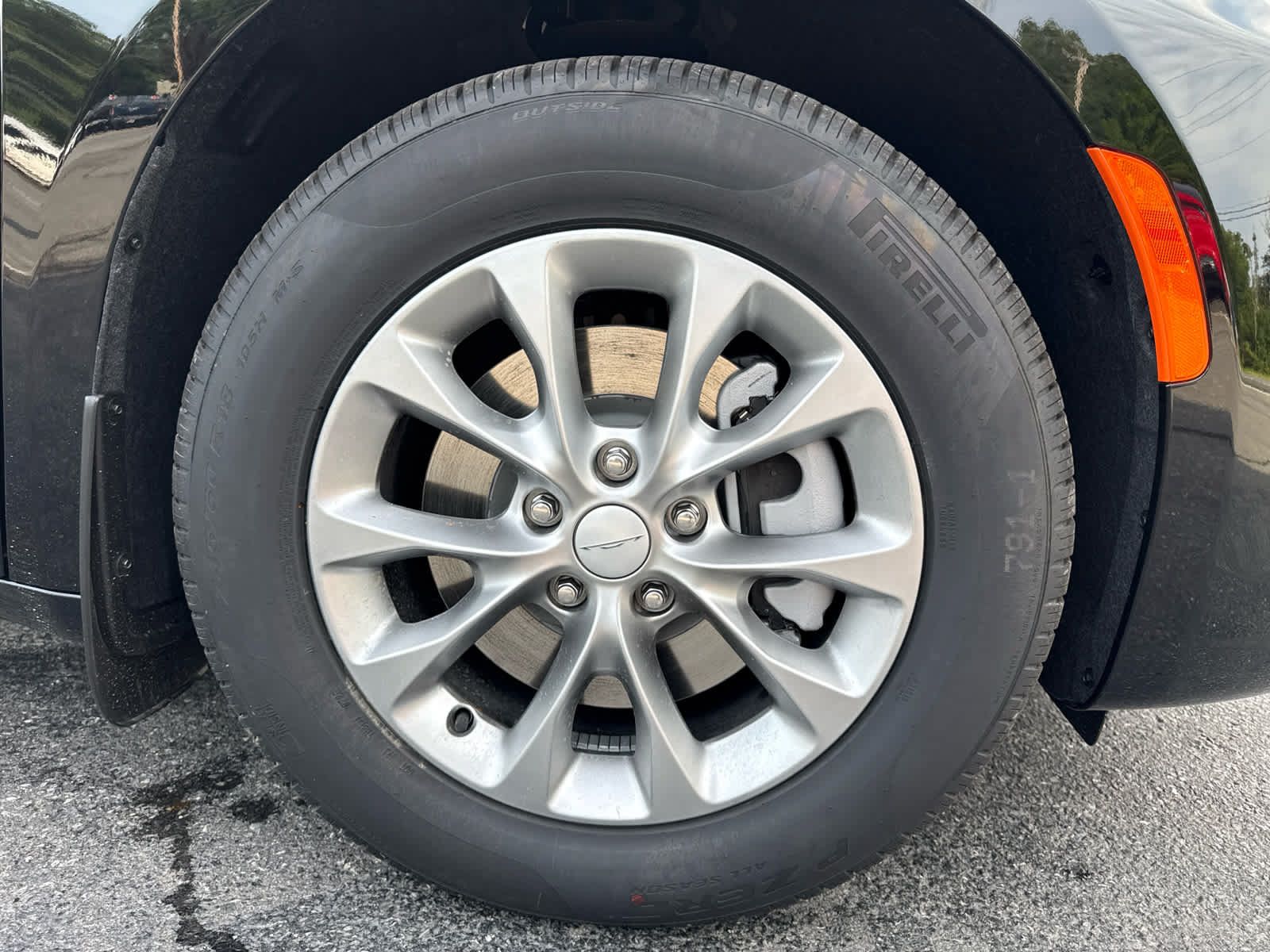 New 2027 Chrysler Pacifica Select AWD/4WD image 9