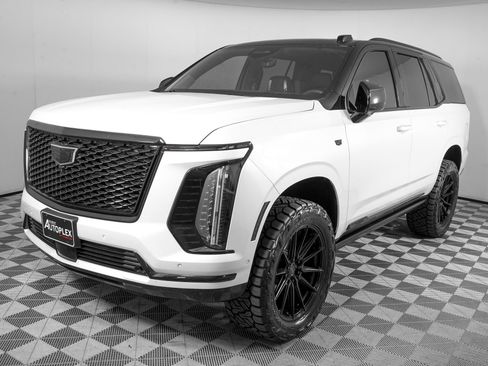Used 2025 Cadillac Escalade Sport Platinum w/ LPO, ONYX Package AWD/4WD image 8