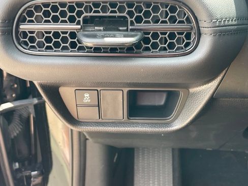 Used 2025 Honda HR-V LX image 12