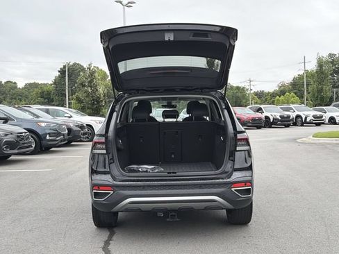 Used 2025 Volkswagen Taos SEL AWD/4WD image 14