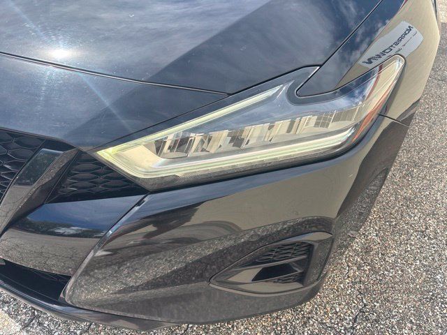 Used 2021 Nissan Maxima SR w/ Sport Mat Group FWD image 11