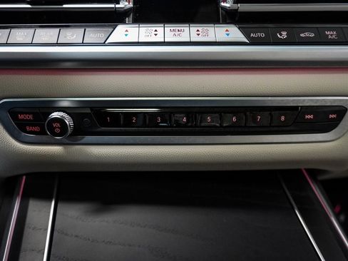 Used 2022 BMW X7 M50i w/ Dynamic Handling Package image 47