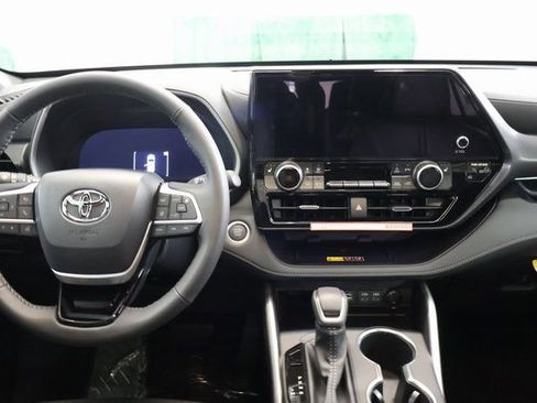 New 2026 Toyota Highlander XSE image 15
