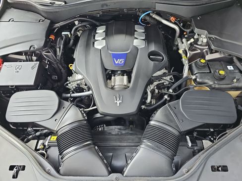 Used 2021 Maserati Levante S GranSport AWD/4WD image 13