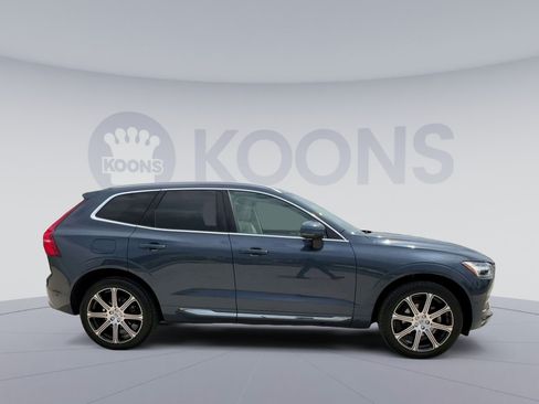Used 2023 Volvo XC40 B5 Plus w/ Protection Package Premier AWD/4WD image 12