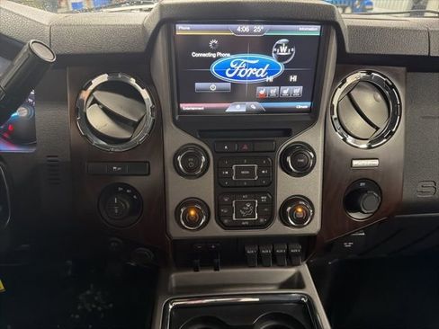 Used 2015 Ford F350 Lariat w/ Lariat Interior Package AWD/4WD image 21