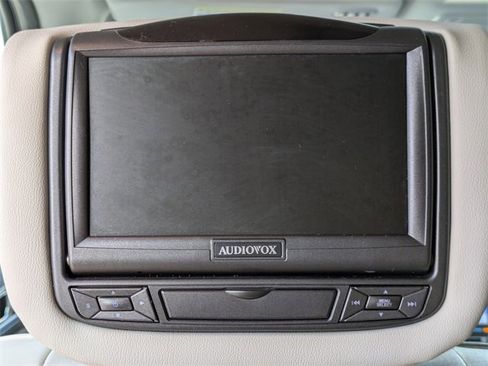 Used 2017 Ford Explorer Platinum image 17