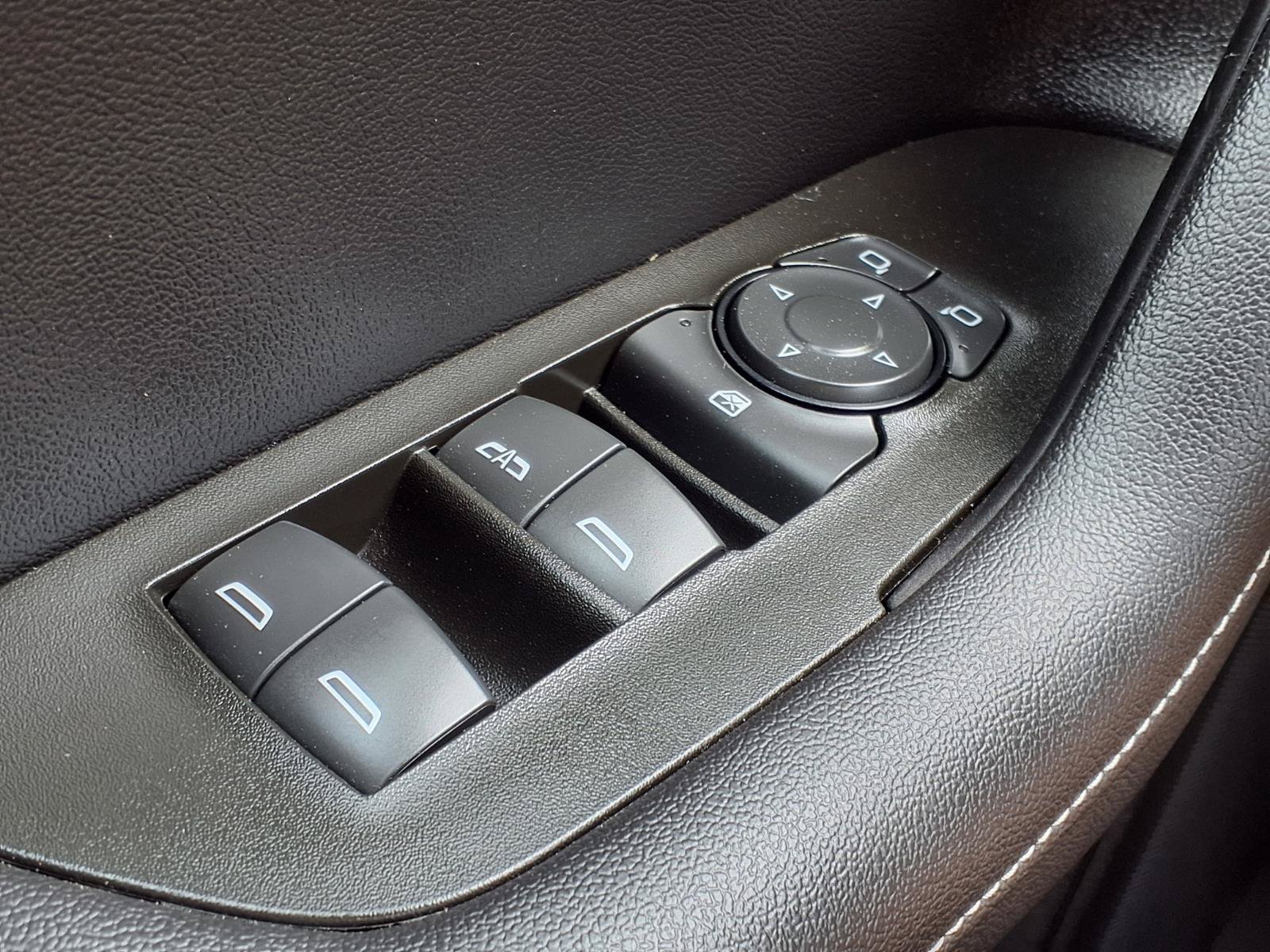 Used 2025 Chevrolet Blazer LT FWD image 10