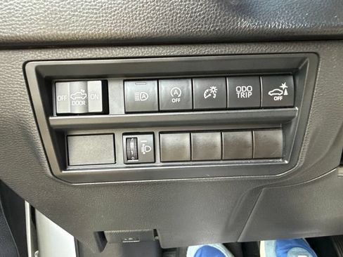 Used 2022 Toyota Tundra SR5 w/ SR5 Convenience Package AWD/4WD image 36