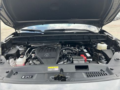 Used 2023 Toyota Highlander L FWD image 29