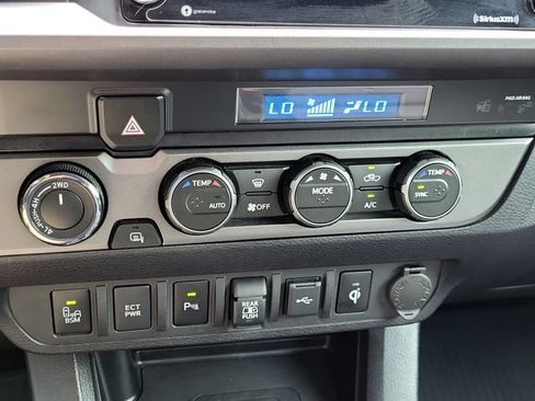 Used 2021 Toyota Tacoma TRD Off-Road w/ Technology Package AWD/4WD image 18
