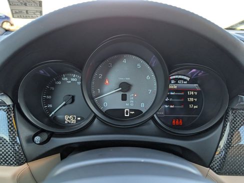 Certified 2025 Porsche Macan S image 12