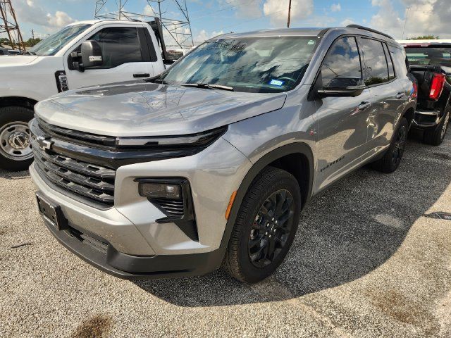 Used 2026 Chevrolet Traverse LT w/ Midnight/Sport Edition FWD image 3