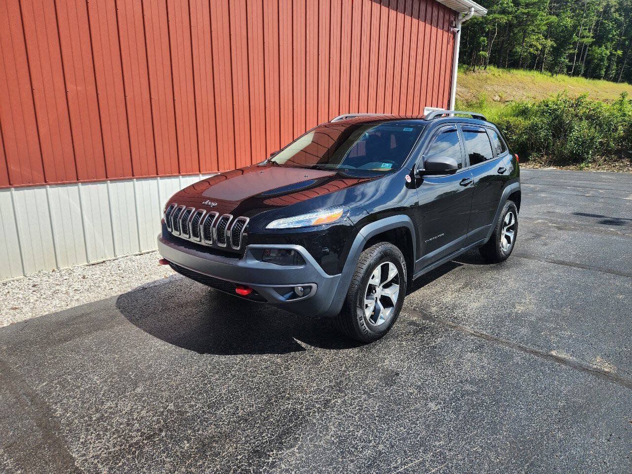Used 2017 Jeep Cherokee Trailhawk w/ Cold Weather Group AWD/4WD image 4