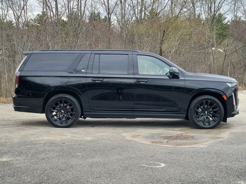 Certified 2024 Cadillac Escalade ESV Sport Platinum w/ LPO, ONYX Package AWD/4WD image 4