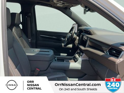 Used 2023 GMC Yukon XL Denali AWD/4WD image 11