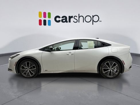 Used 2024 Toyota Prius XLE image 2