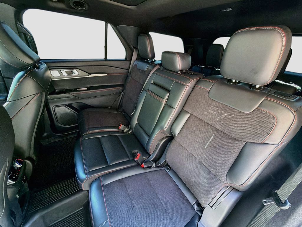Used 2025 Ford Explorer ST AWD/4WD image 27