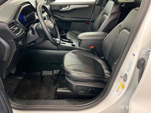 Used 2025 Ford Escape SE w/ PHEV Premium Package image 18