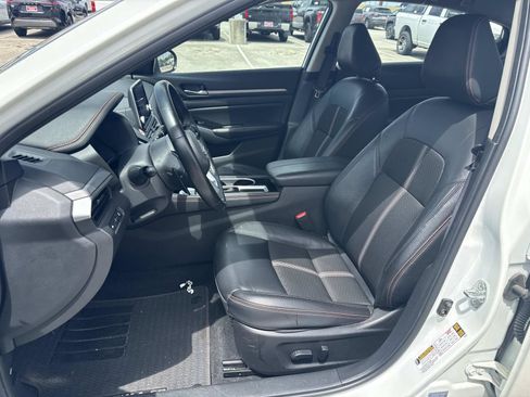 Used 2025 Nissan Altima 2.5 SR FWD image 3
