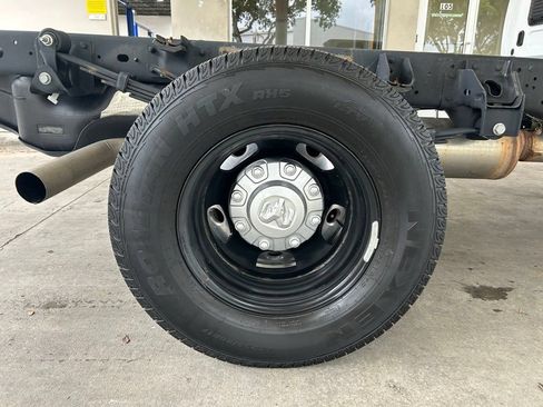 Used 2025 RAM 3500 Tradesman w/ Chrome Appearance Group RWD image 16