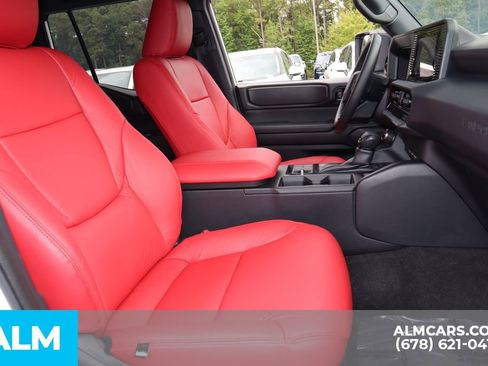 Used 2024 Toyota Land Cruiser image 27