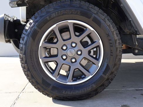 Used 2023 Jeep Gladiator Overland image 6