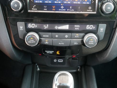 Used 2018 Nissan Rogue SV w/ Sun & Sound Touring Package AWD/4WD image 23
