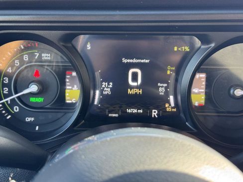 Certified 2025 Jeep Wrangler Sahara AWD/4WD image 19