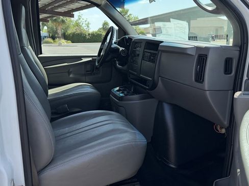 Used 2007 Chevrolet Express 1500 w/ Power and Light Package RWD image 9