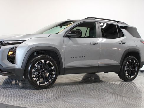 Used 2025 Chevrolet Equinox RS w/ Safety and Technology Package FWD image 5