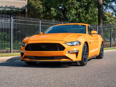 Used 2018 Ford Mustang GT RWD image 2