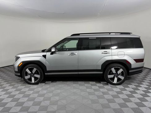 Used 2025 Hyundai Santa Fe Limited AWD/4WD image 5