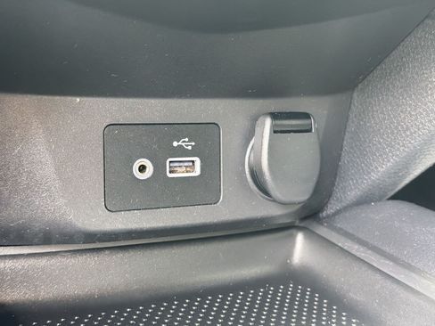 Used 2018 Nissan Rogue SV FWD image 33