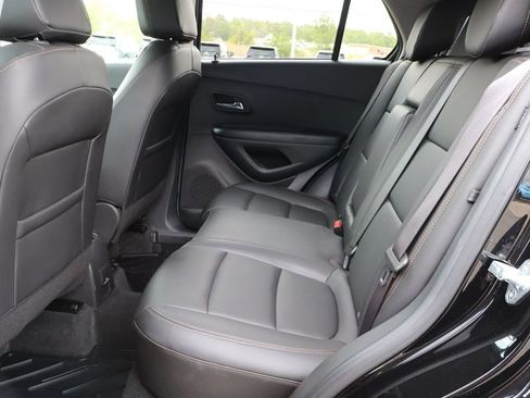 Used 2022 Chevrolet Trax LT w/ Premium Seat Package AWD/4WD image 34