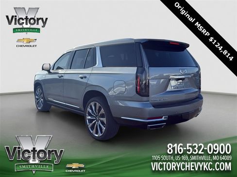 Used 2025 Cadillac Escalade Premium Luxury Platinum image 4