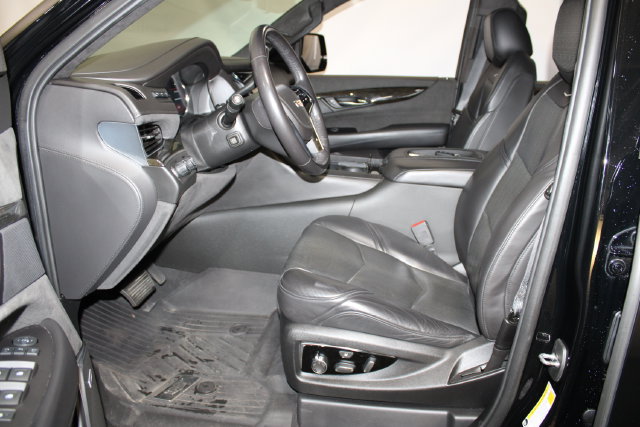 Used 2020 Cadillac Escalade Platinum AWD/4WD image 7