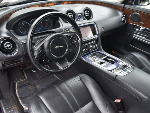 Used 2013 Jaguar XJ image 14