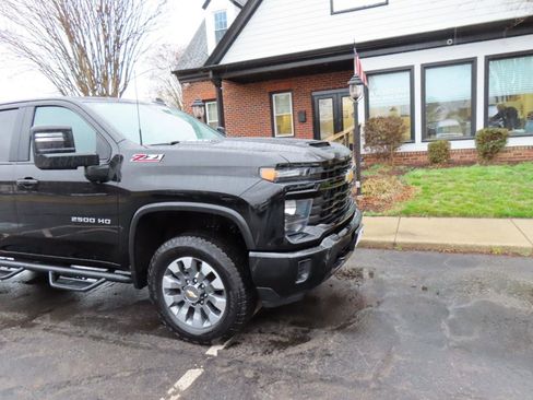 Used 2024 Chevrolet Silverado 2500 Custom w/ Z71 Off-Road Package image 11