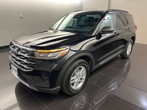New 2025 Ford Explorer Active image 3