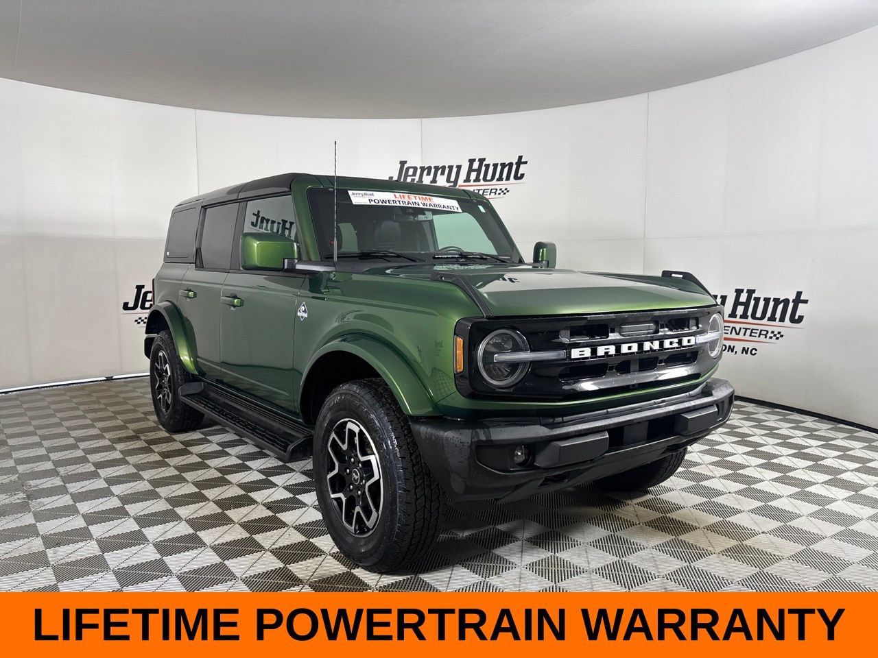 Used 2025 Ford Bronco Outer Banks AWD/4WD image 4