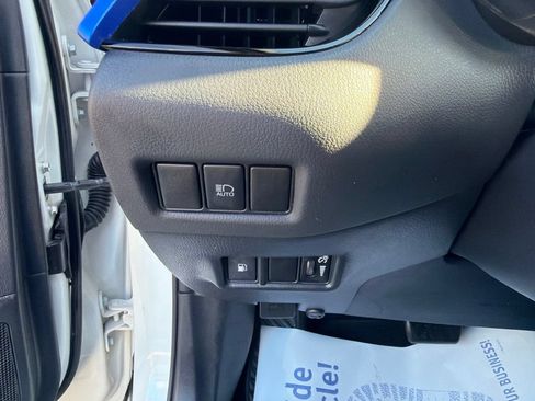 Used 2021 Toyota C-HR XLE FWD image 17