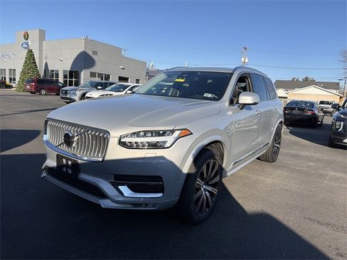 Used 2023 Volvo XC90 B5 Plus image 9
