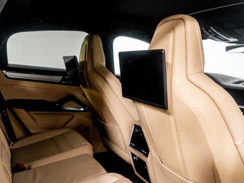 Used 2023 Porsche Cayenne Turbo w/ Premium Package Plus (PI3) image 58