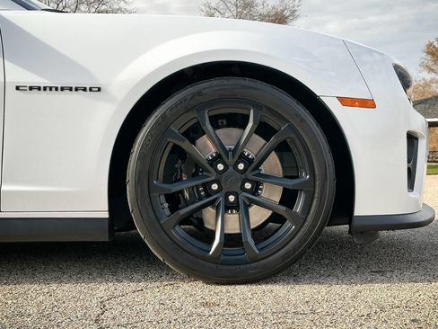 Used 2014 Chevrolet Camaro ZL1 image 17