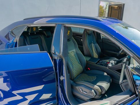 Used 2021 Lamborghini Urus AWD/4WD image 14